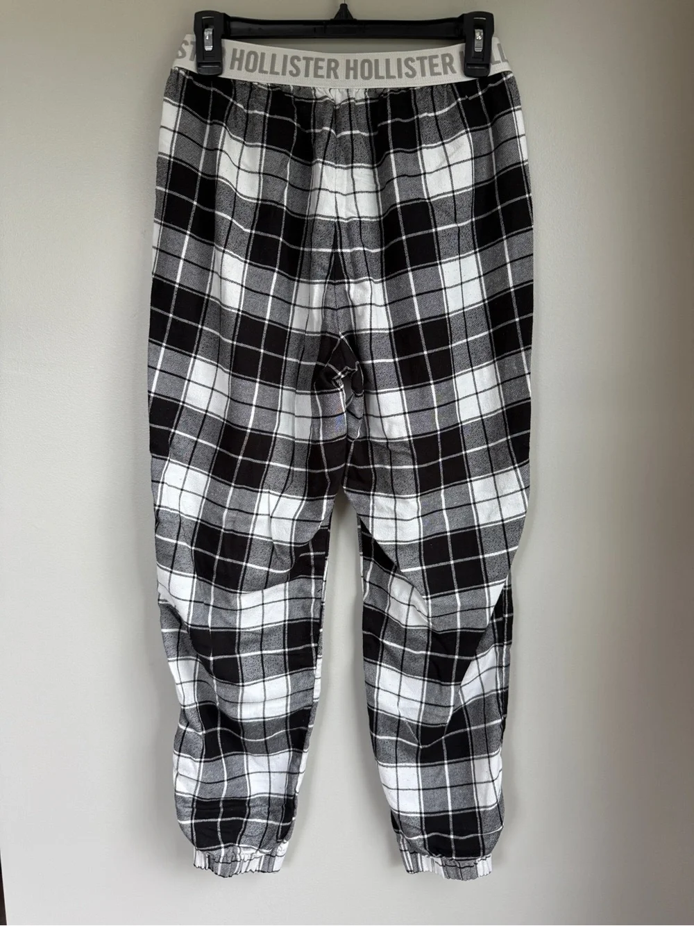 Hollister Women’s Black & White Plaid Pajama Pants | Size: Small